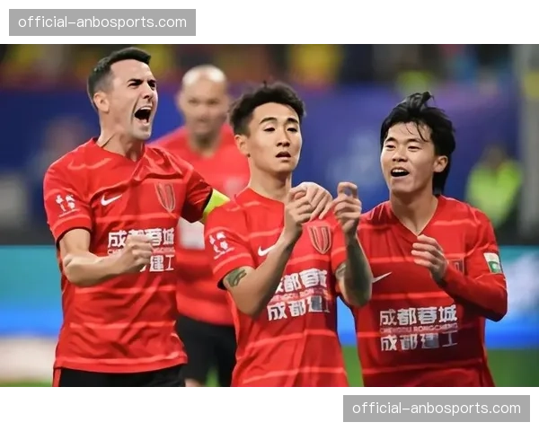 半场战报：成都蓉城2-0青岛西海岸，韦世豪、费利佩先后破门