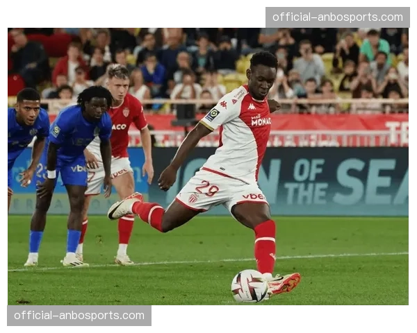 评论：VAR再次成为焦点，法甲裁判尺度一致性引发讨论